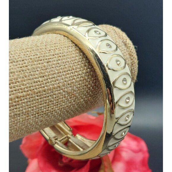 Beautiful Gold Tone & White Enamel Hinged Bangle Bracelet Tiny Rhinestone Accent - Picture 3 of 12